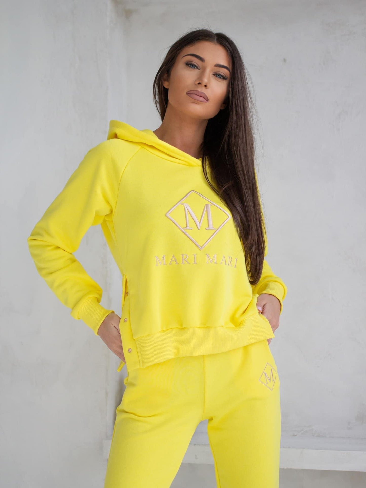 Dres żółty, Yellow tracksuit