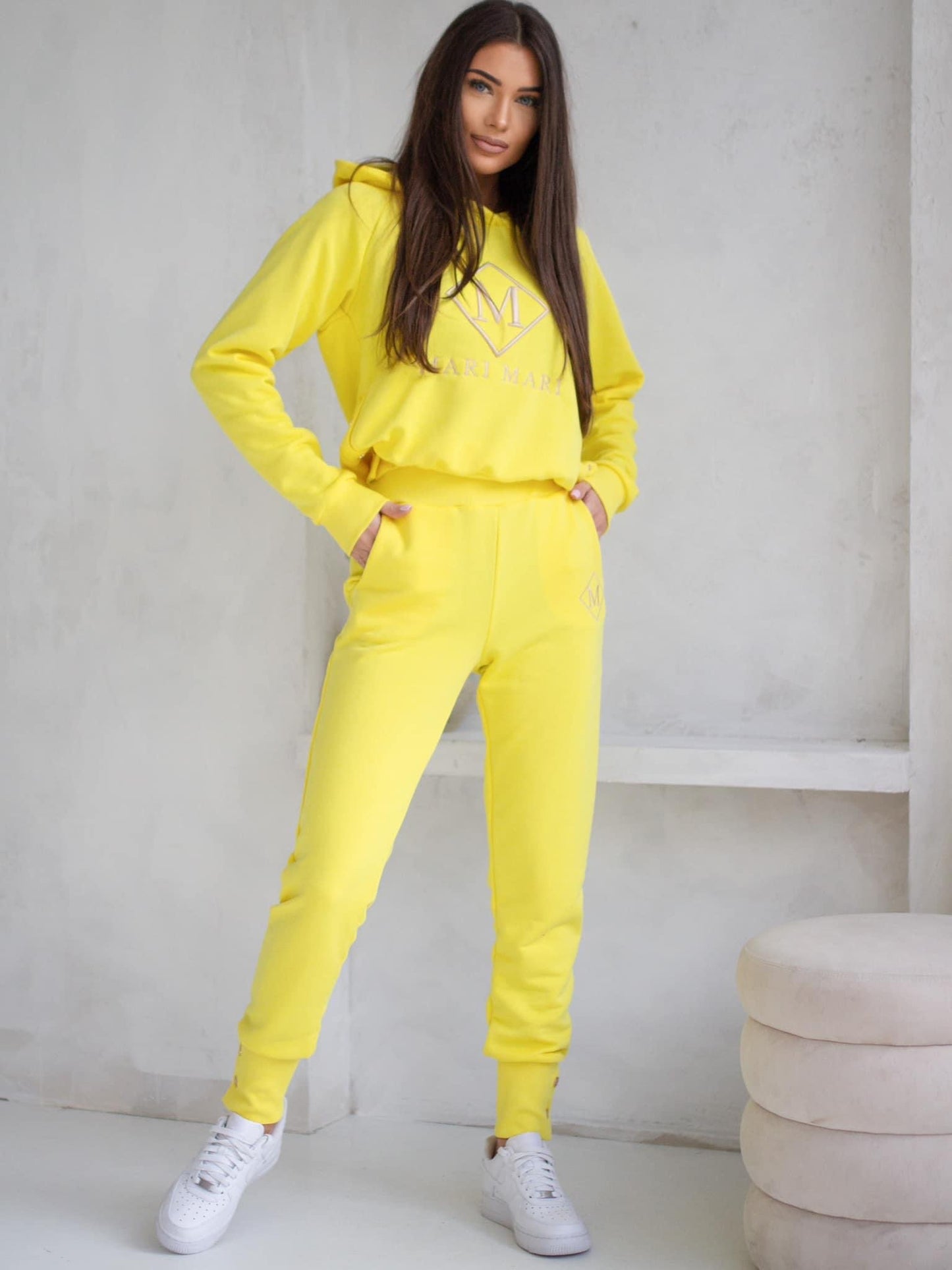 Dres żółty, Yellow tracksuit